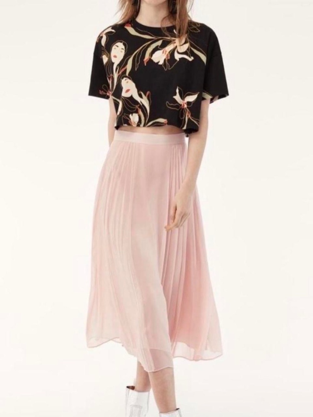 Aritzia pink pleated skirt